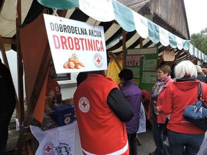 Drobtinica prostovoljk KORK Lesično in Zagorje na prazniku Kozjanskega jabolka
